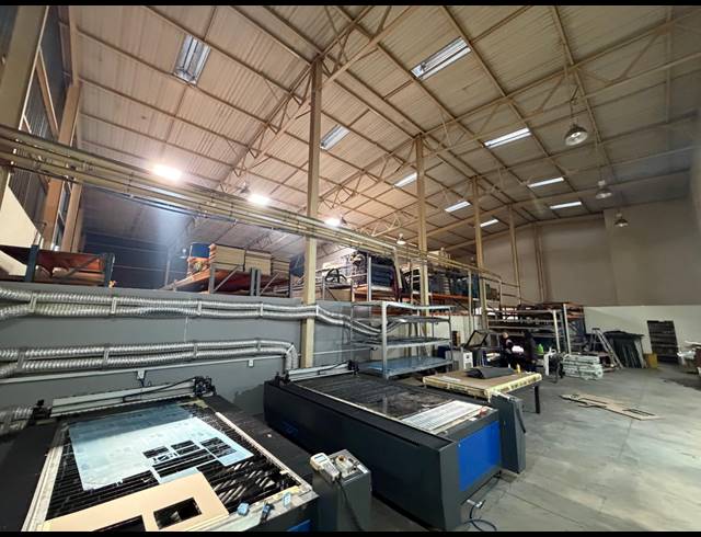 1,895M² WAREHOUSE TO LET IN KYALAMI